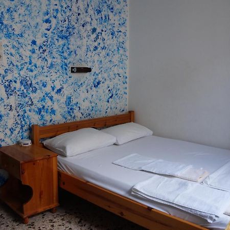 Filippos Hotel Ágios Kírykos Buitenkant foto