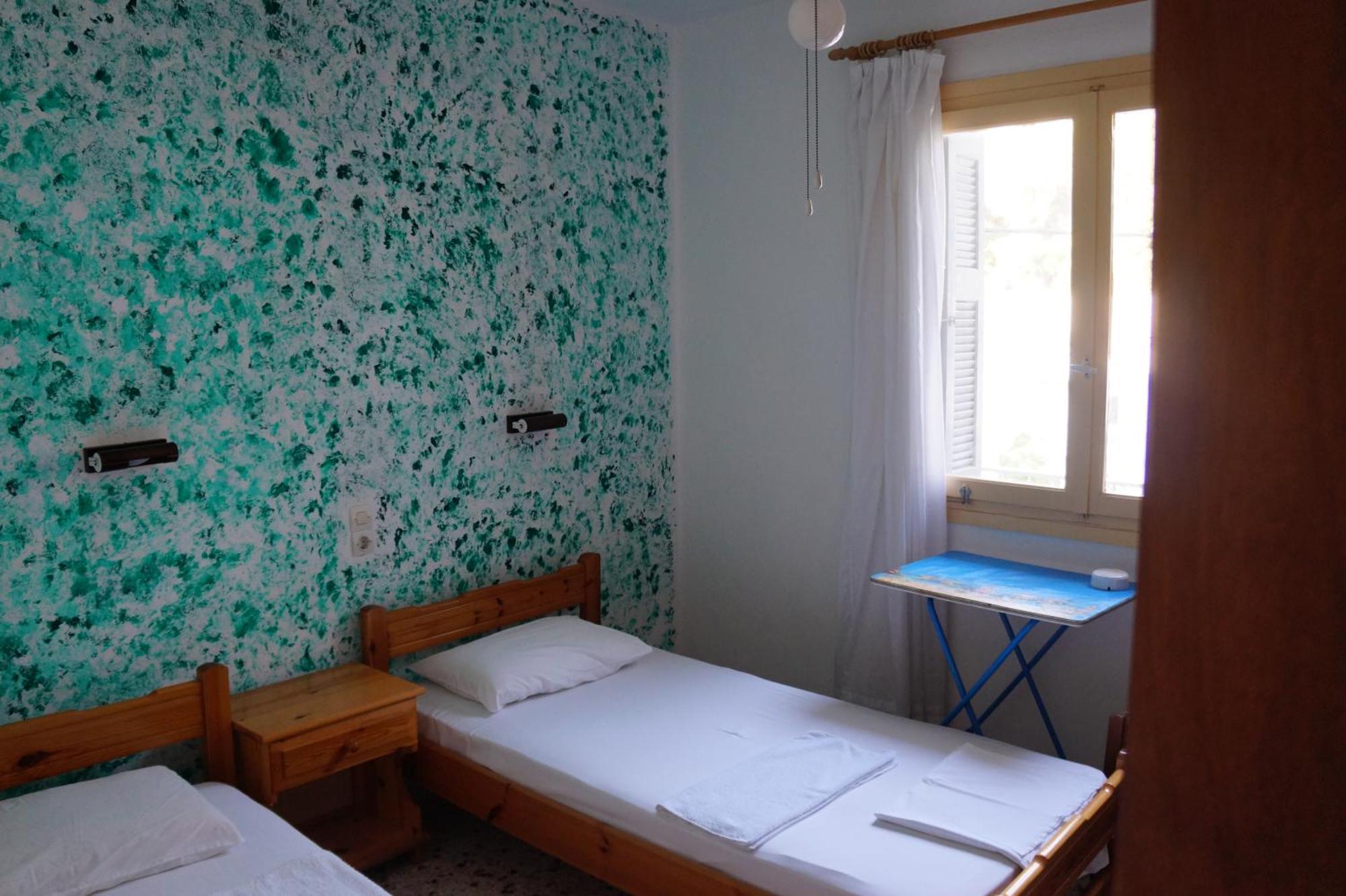 Filippos Hotel Ágios Kírykos Buitenkant foto