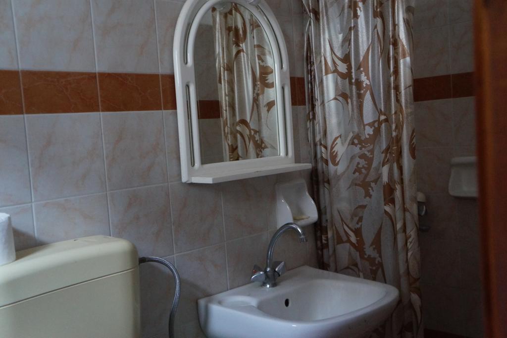 Filippos Hotel Ágios Kírykos Buitenkant foto