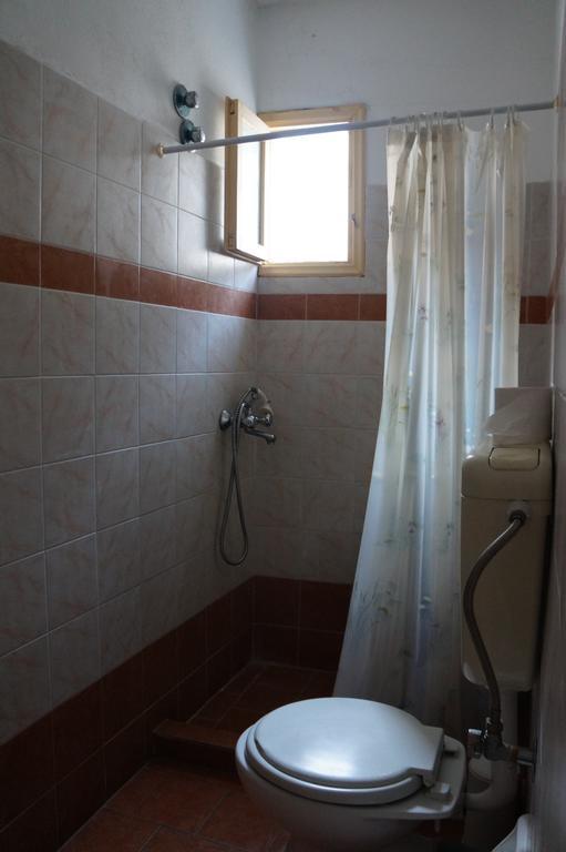 Filippos Hotel Ágios Kírykos Buitenkant foto
